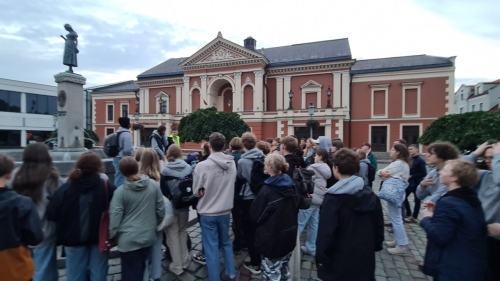 34-Pažintinė ekskursija po Klaipėdą - prie Klaipėdos dramos teatro